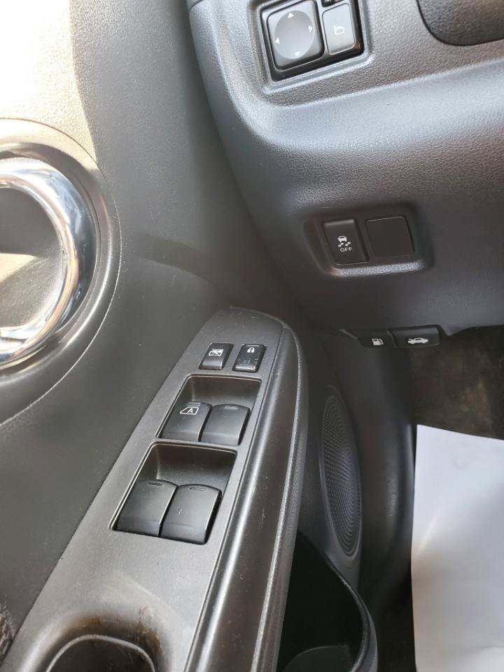 Used 2018 Nissan Versa SV FWD image 11