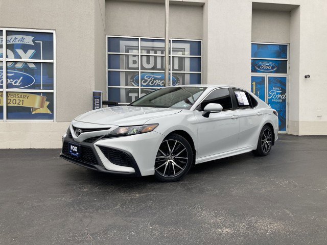 Used 2022 Toyota Camry SE w/ Cold Weather Package AWD/4WD image 1