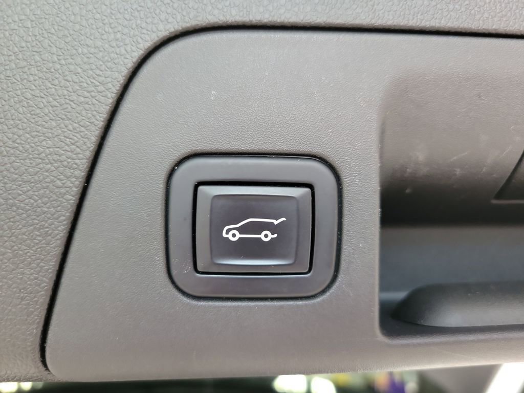 Used 2022 Buick Envision Essence w/ Safety Package FWD image 18