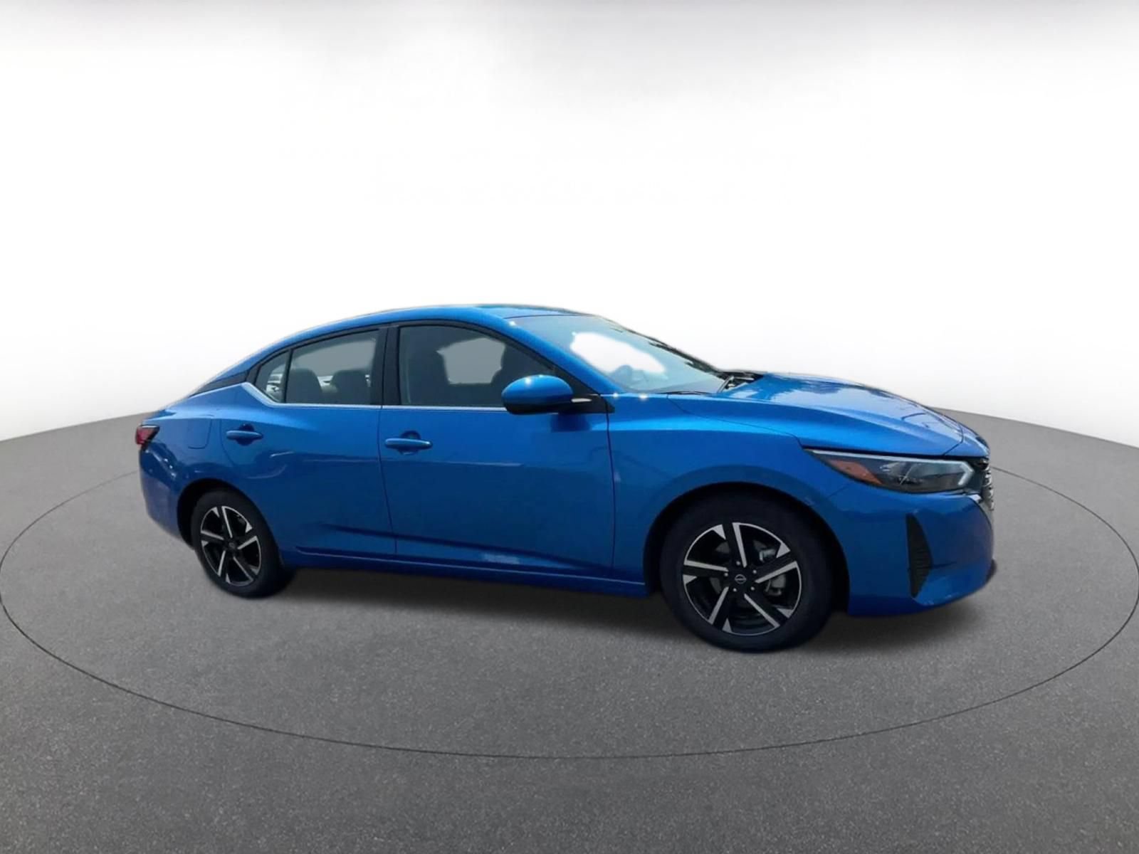 Used 2025 Nissan Sentra SV FWD image 2