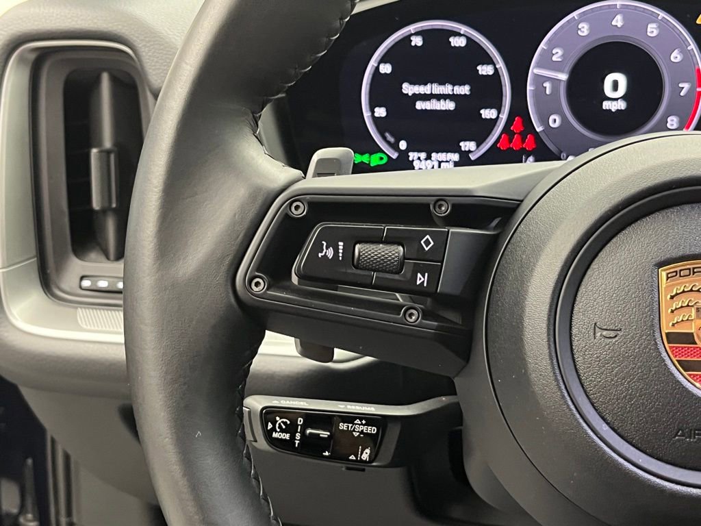 Used 2025 Porsche Cayenne image 13
