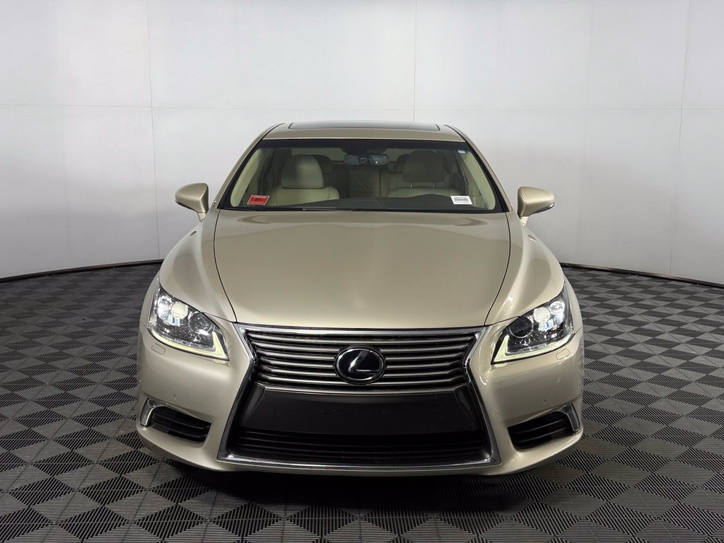 Used 2016 Lexus LS 460 w/ Comfort Package RWD image 2