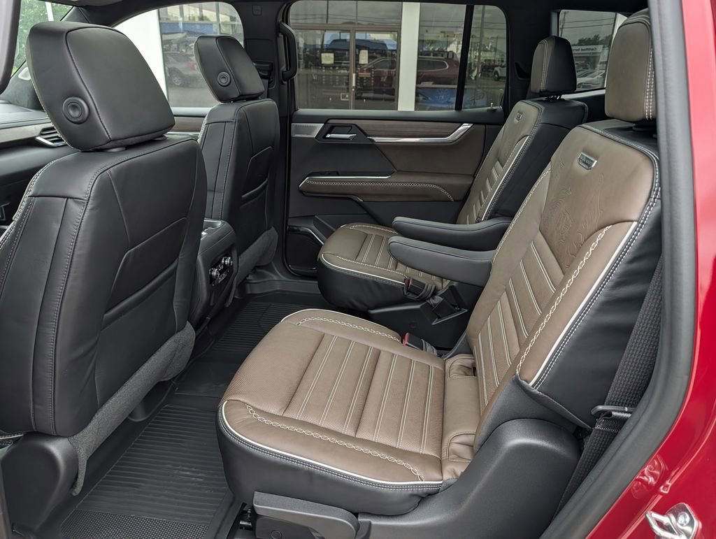 New 2026 GMC Acadia Denali Ultimate w/ LPO, Floor Liner Package AWD/4WD image 27