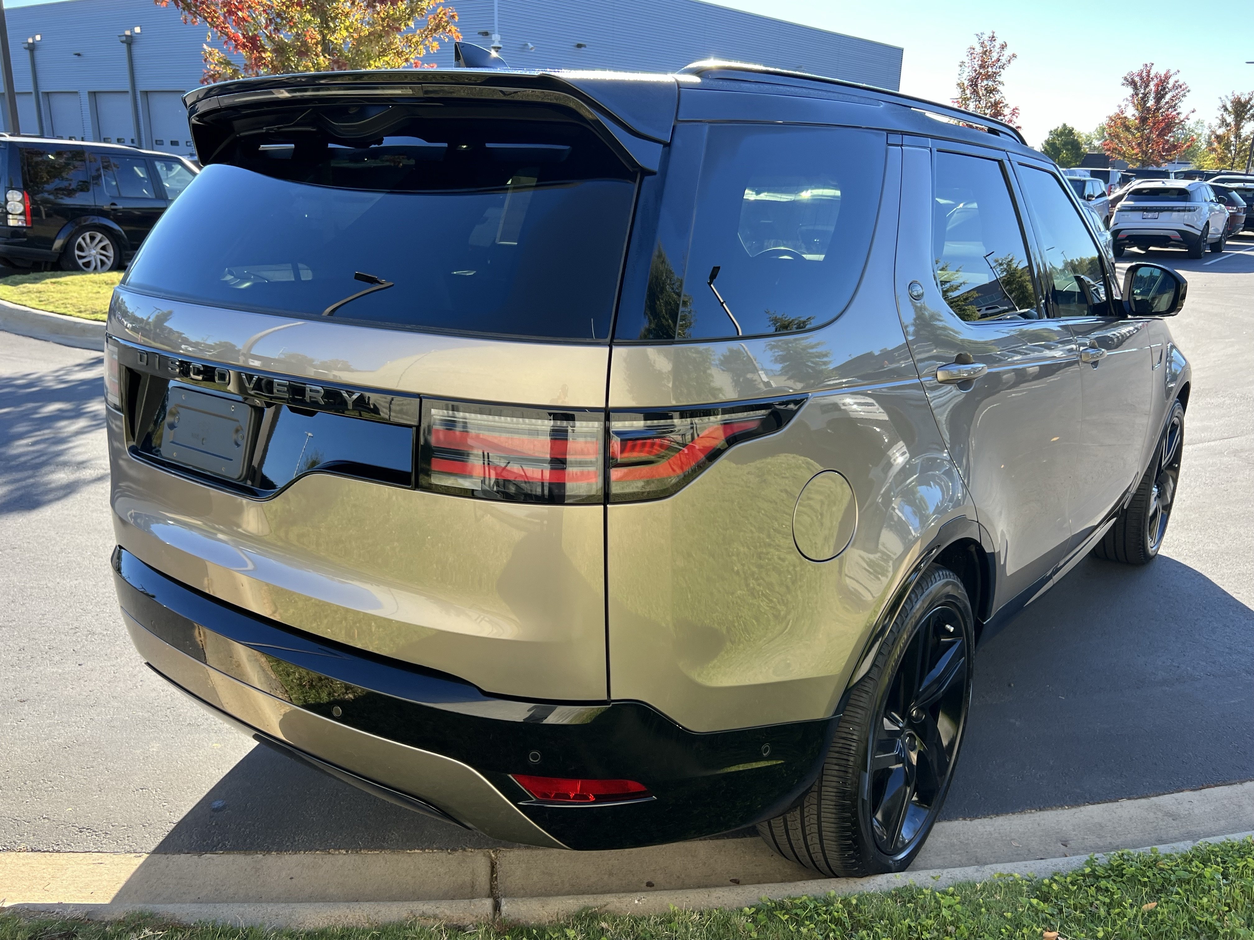 Certified 2025 Land Rover Discovery Dynamic SE AWD/4WD image 7
