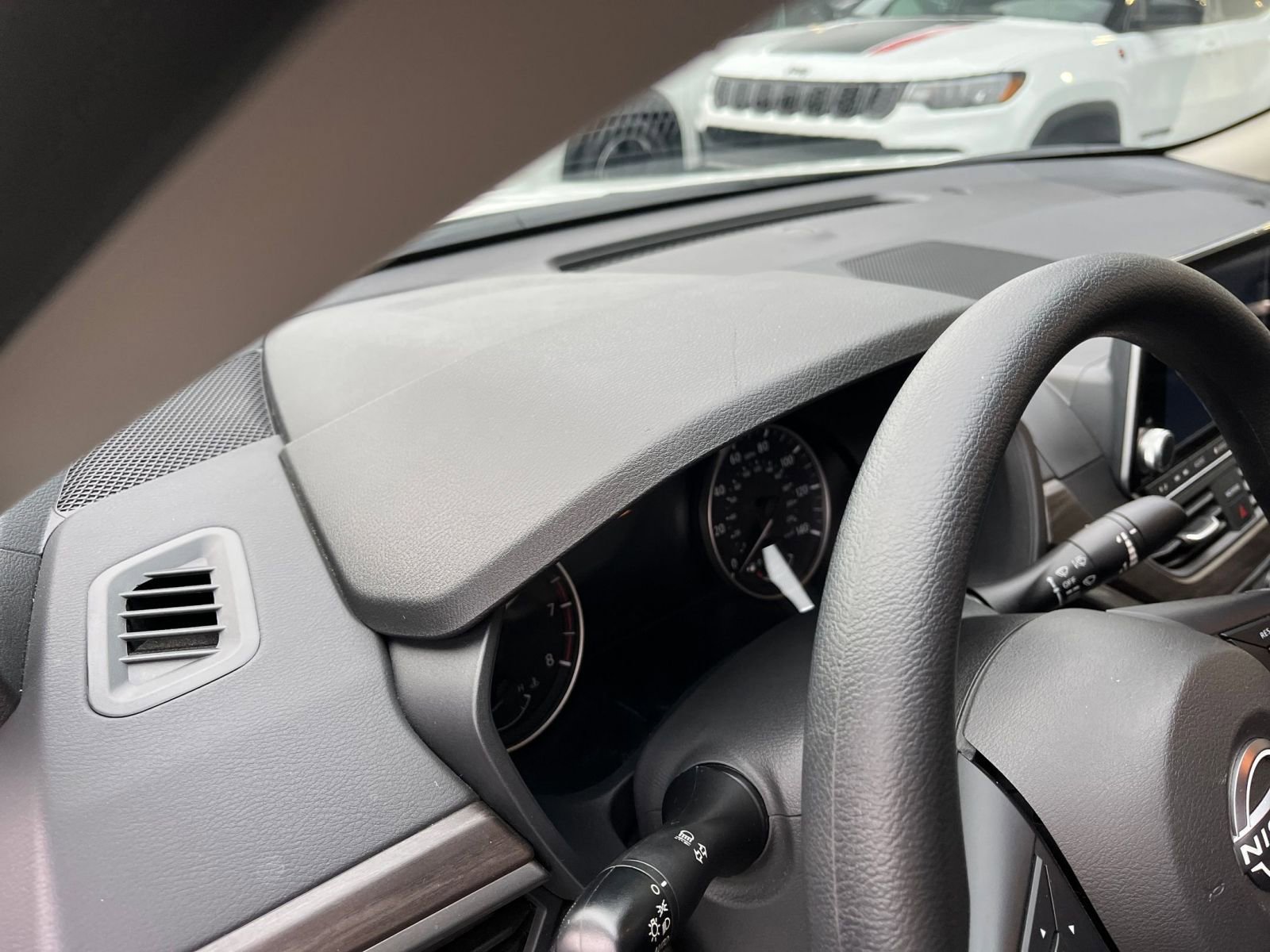 Used 2025 Nissan Altima 2.5 SV image 34