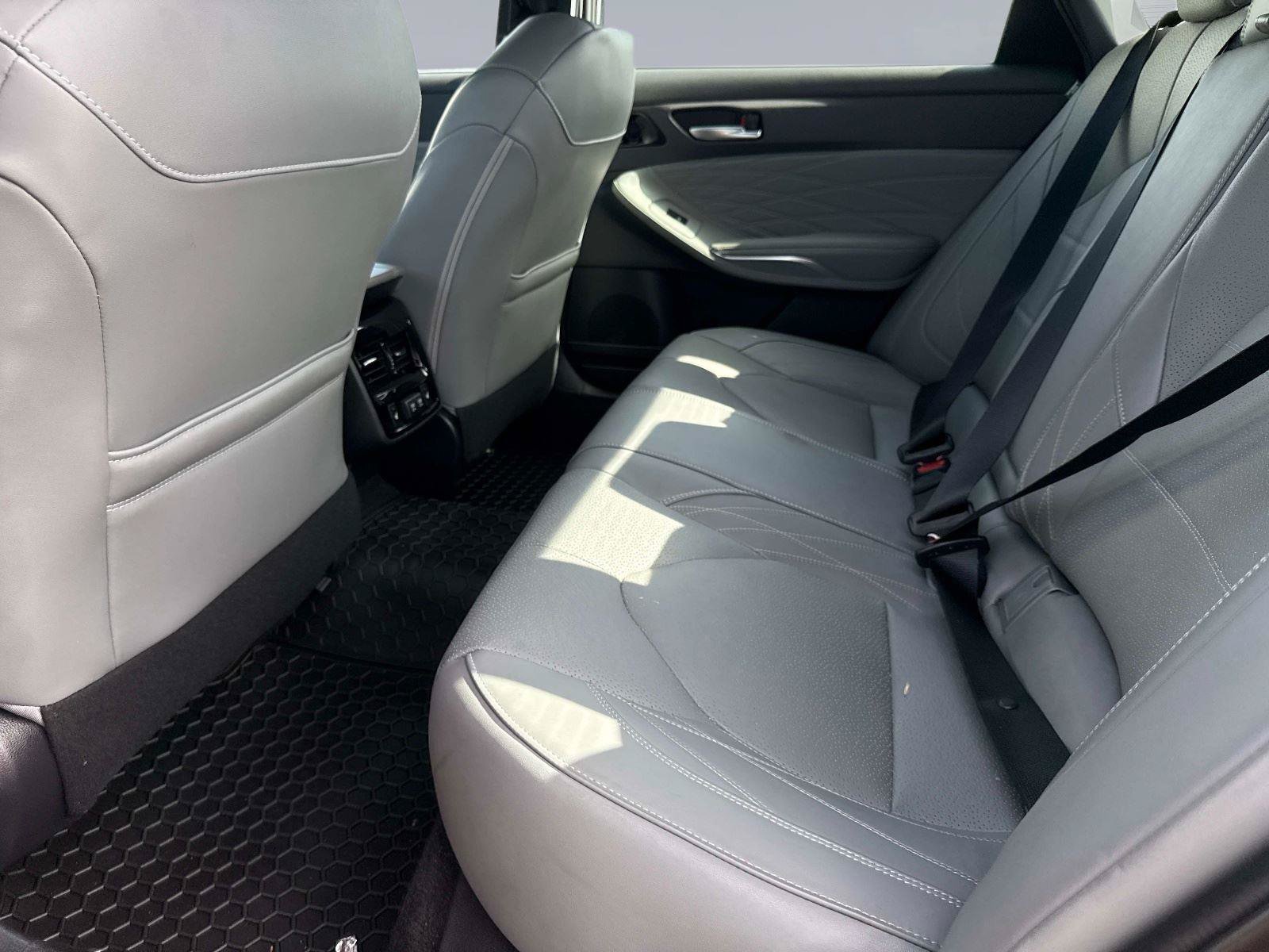 Used 2019 Toyota Avalon Limited FWD image 13