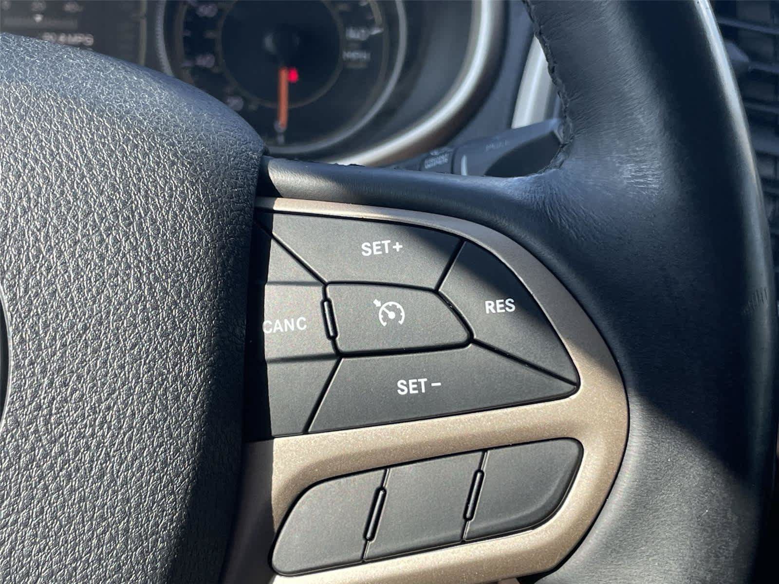 Used 2018 Jeep Cherokee Latitude w/ Altitude Package AWD/4WD image 20