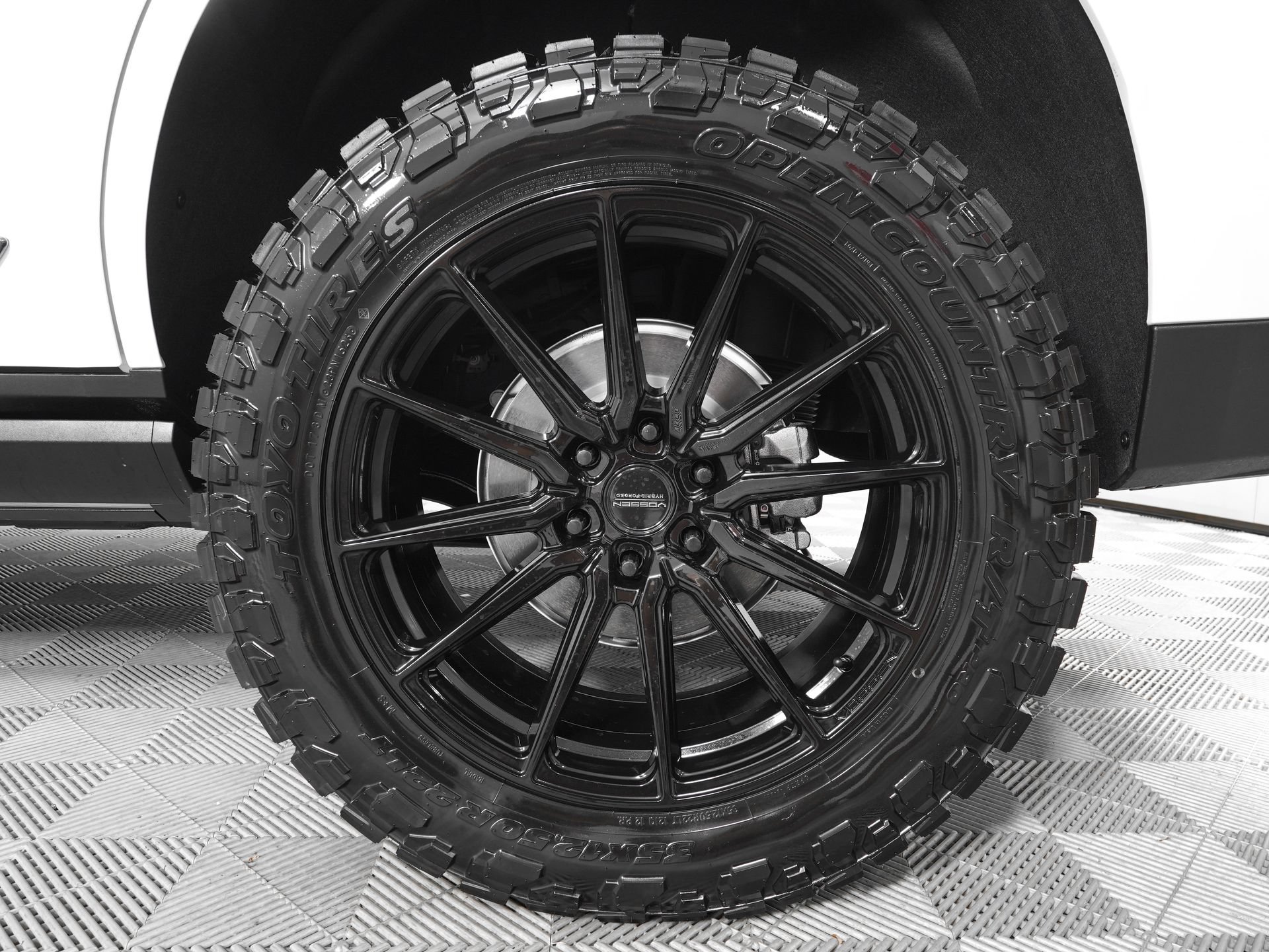 Used 2026 GMC Yukon Denali Ultimate AWD/4WD image 37