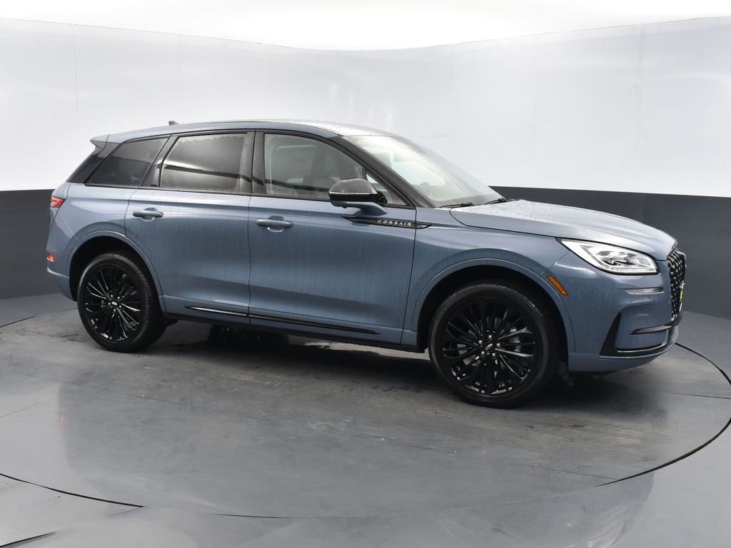 New 2025 Lincoln Corsair Reserve w/ Jet Appearance Package image 3