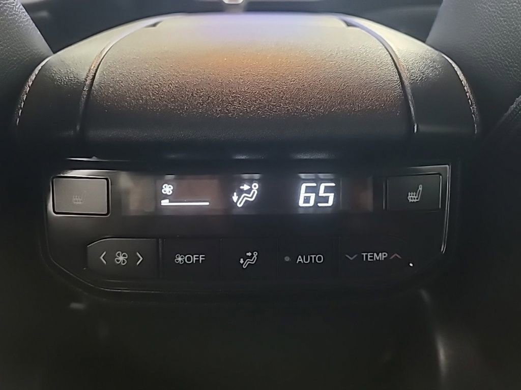 Used 2025 Toyota Highlander Platinum image 23