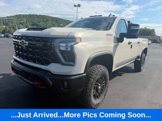 New 2026 Chevrolet Silverado 2500 ZR2 w/ LPO, Dark Essentials Package