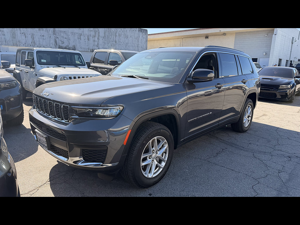 Used 2025 Jeep Grand Cherokee L Laredo RWD image 2