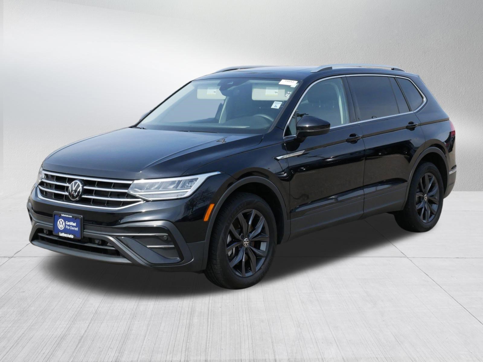 Certified 2023 Volkswagen Tiguan SE w/ Panoramic Sunroof Package image 3