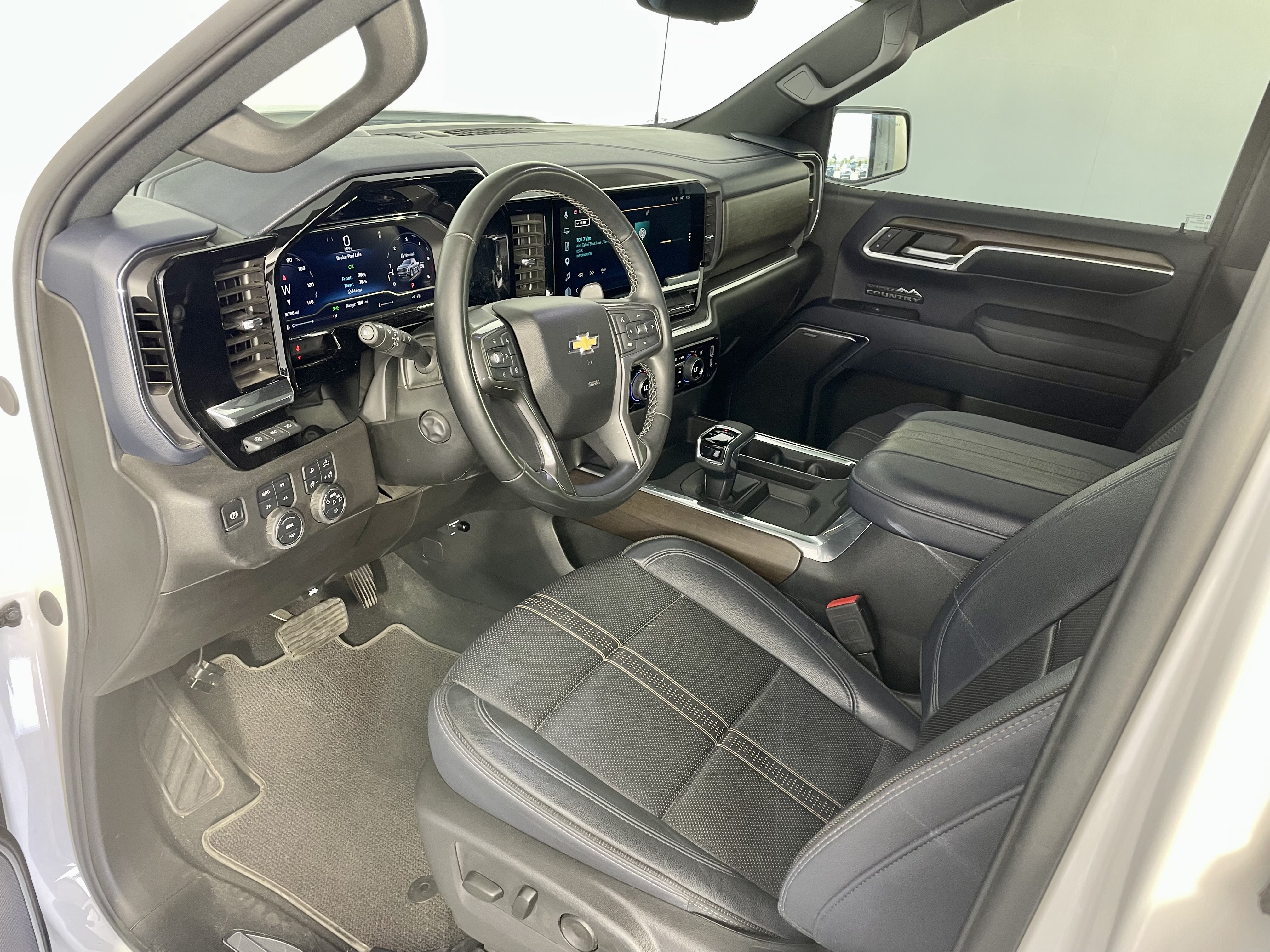 Used 2025 Chevrolet Silverado 1500 High Country w/ Technology Package AWD/4WD image 10