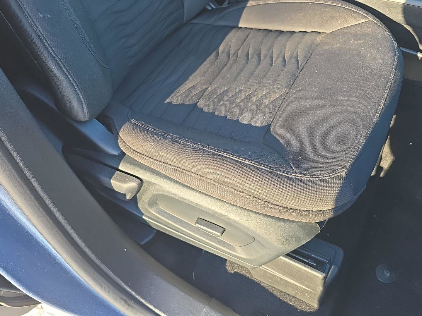 Used 2020 Ford Explorer XLT image 32