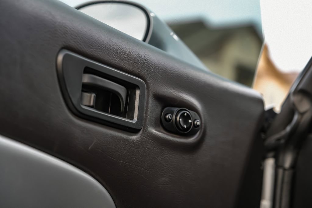 Used 2001 Chrysler Prowler RWD image 29