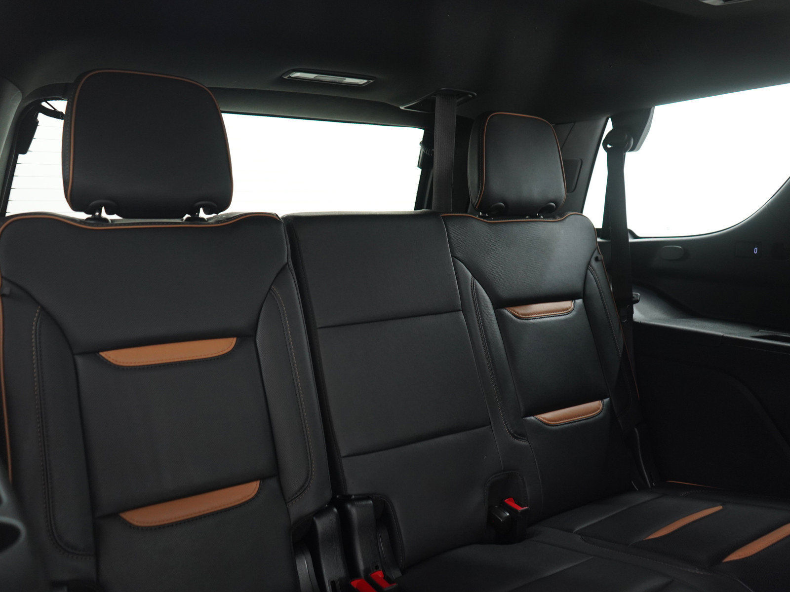 Used 2023 GMC Yukon AT4 w/ AT4 Premium Package AWD/4WD image 13