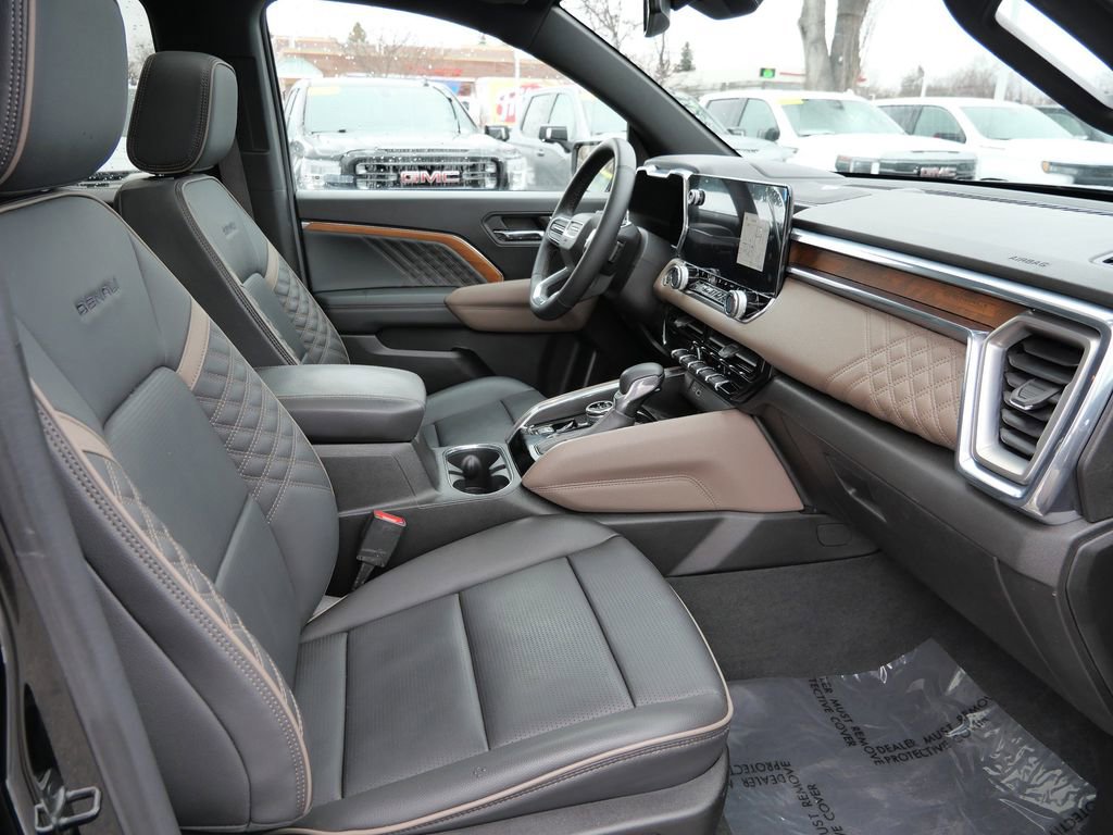 Used 2024 GMC Canyon Denali image 14