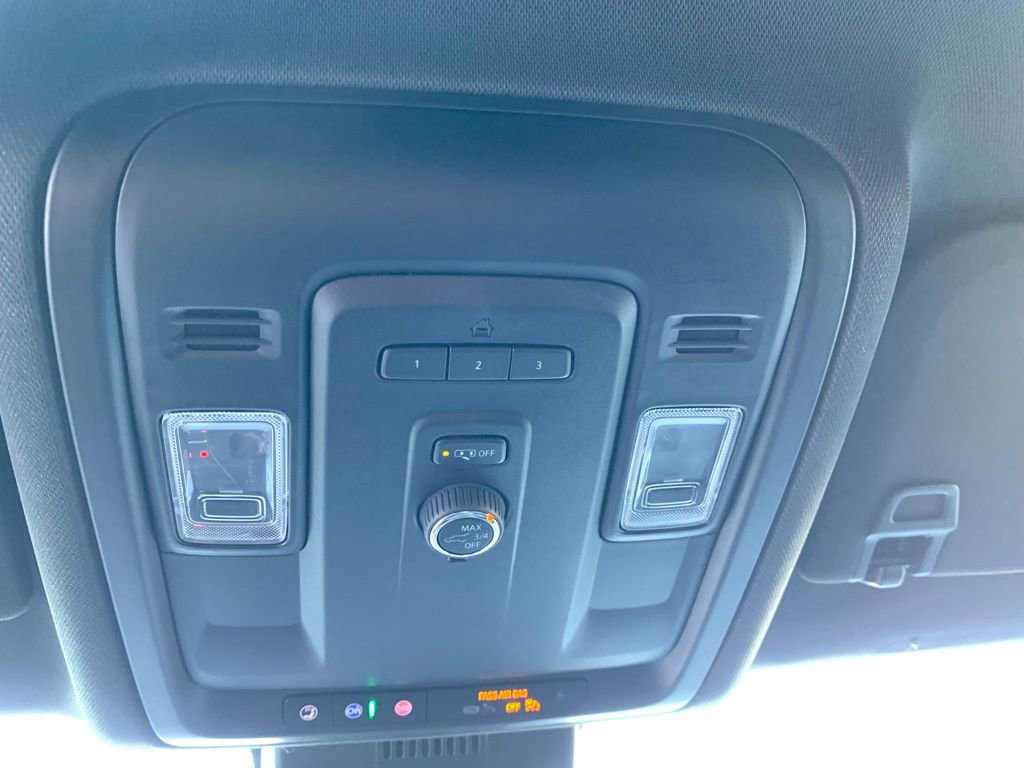 Used 2023 GMC Yukon SLT image 41