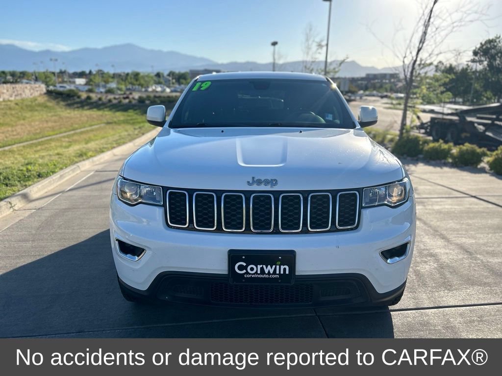 Used 2019 Jeep Grand Cherokee Laredo AWD/4WD image 2