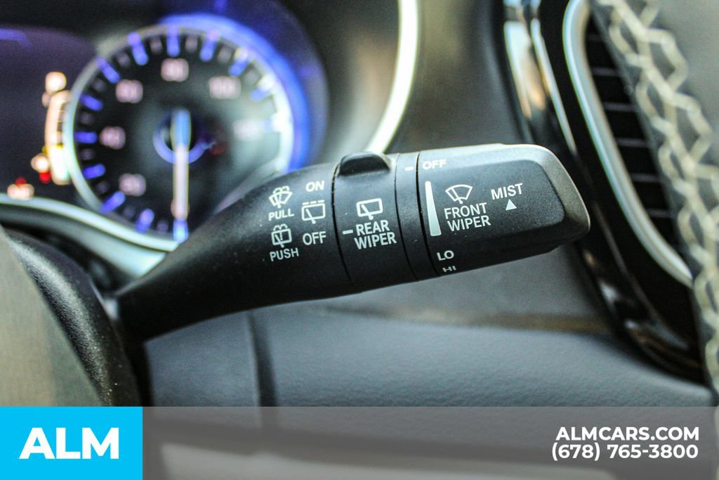 Used 2023 Chrysler Pacifica Touring-L FWD image 28
