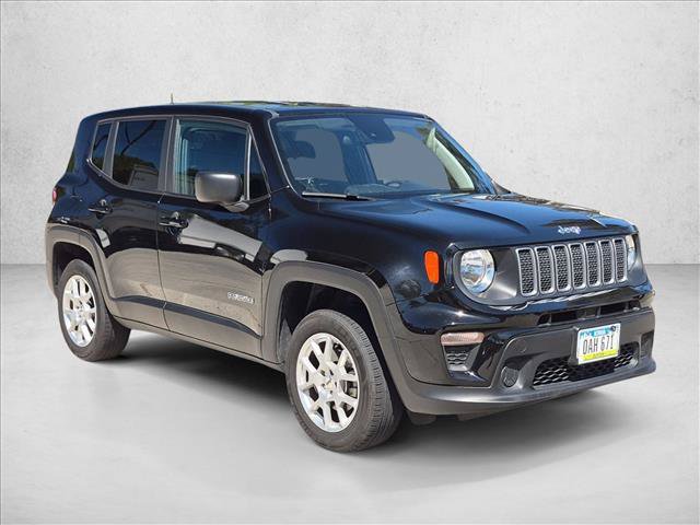 Used 2023 Jeep Renegade Latitude AWD/4WD image 3