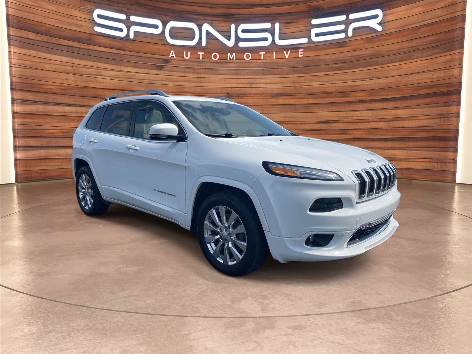 Used 2018 Jeep Cherokee Overland AWD/4WD image 9