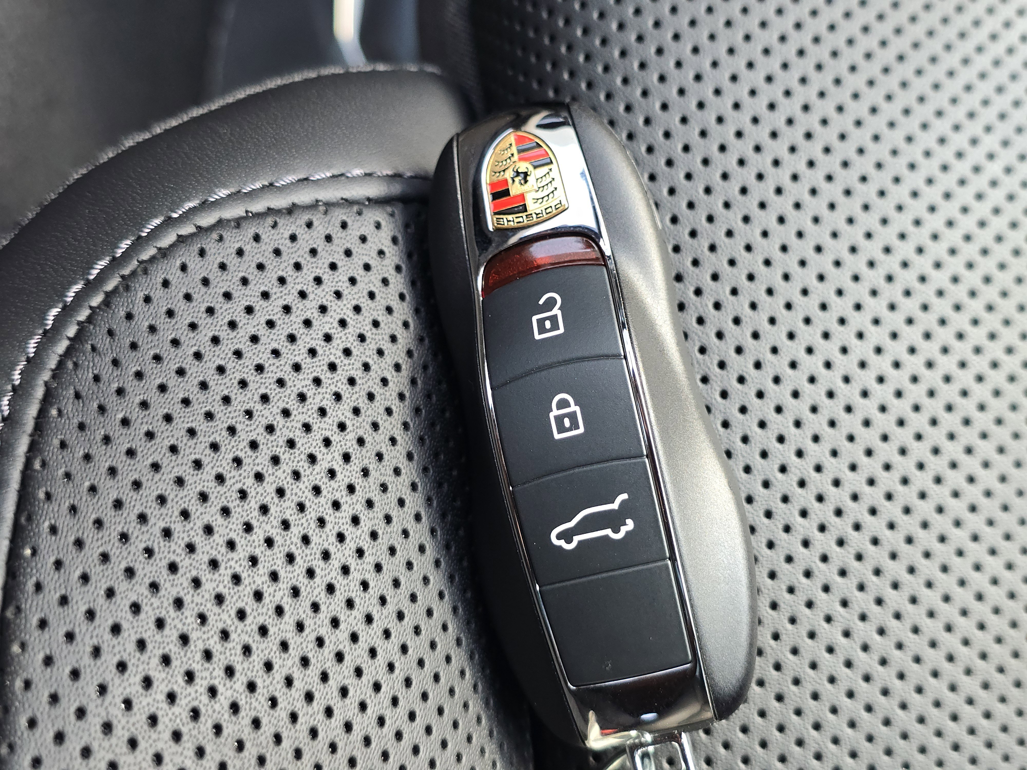 New 2025 Porsche Macan GTS image 31