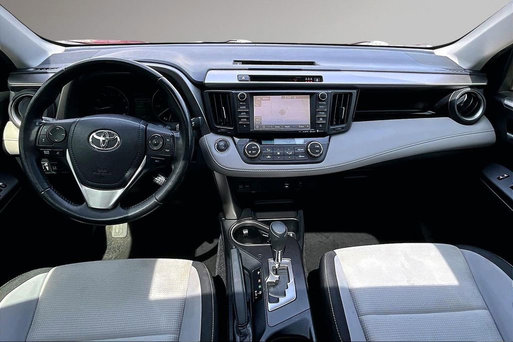 Used 2018 Toyota RAV4 XLE AWD/4WD image 8