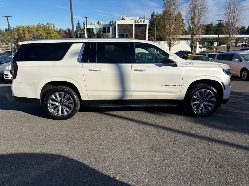 Used 2025 Chevrolet Suburban High Country image 4
