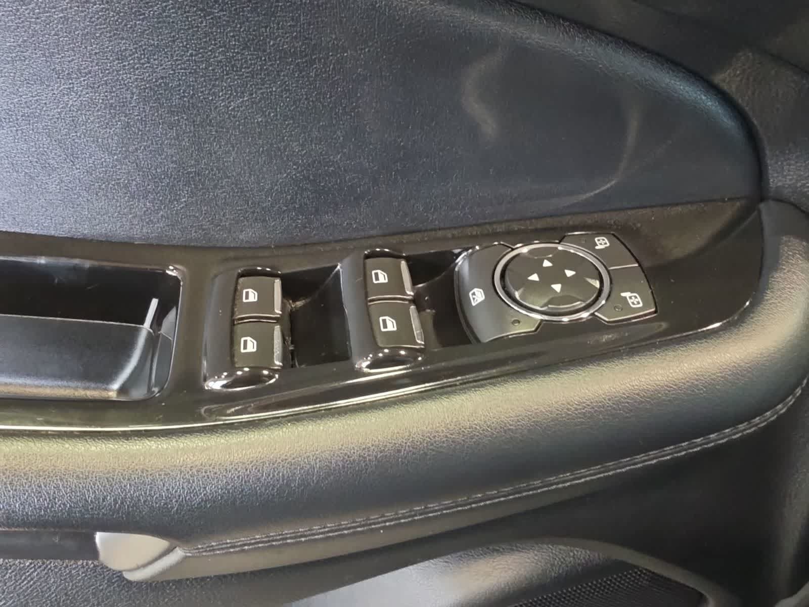 Used 2018 Ford Edge SEL w/ Equipment Group 201A AWD/4WD image 19
