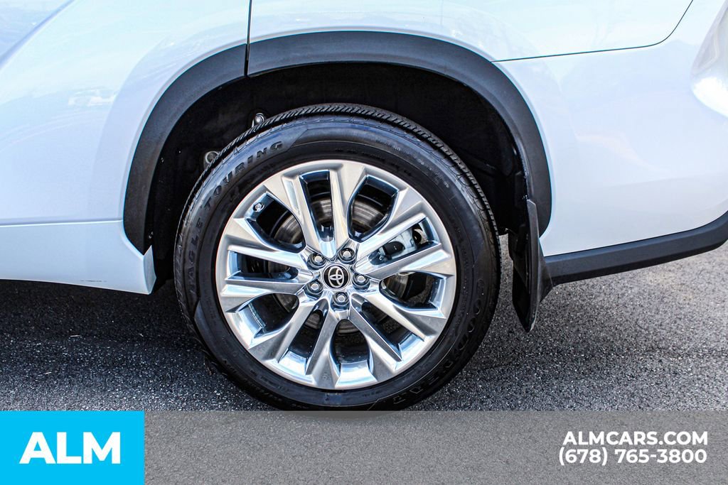 Used 2024 Toyota Highlander Limited image 16