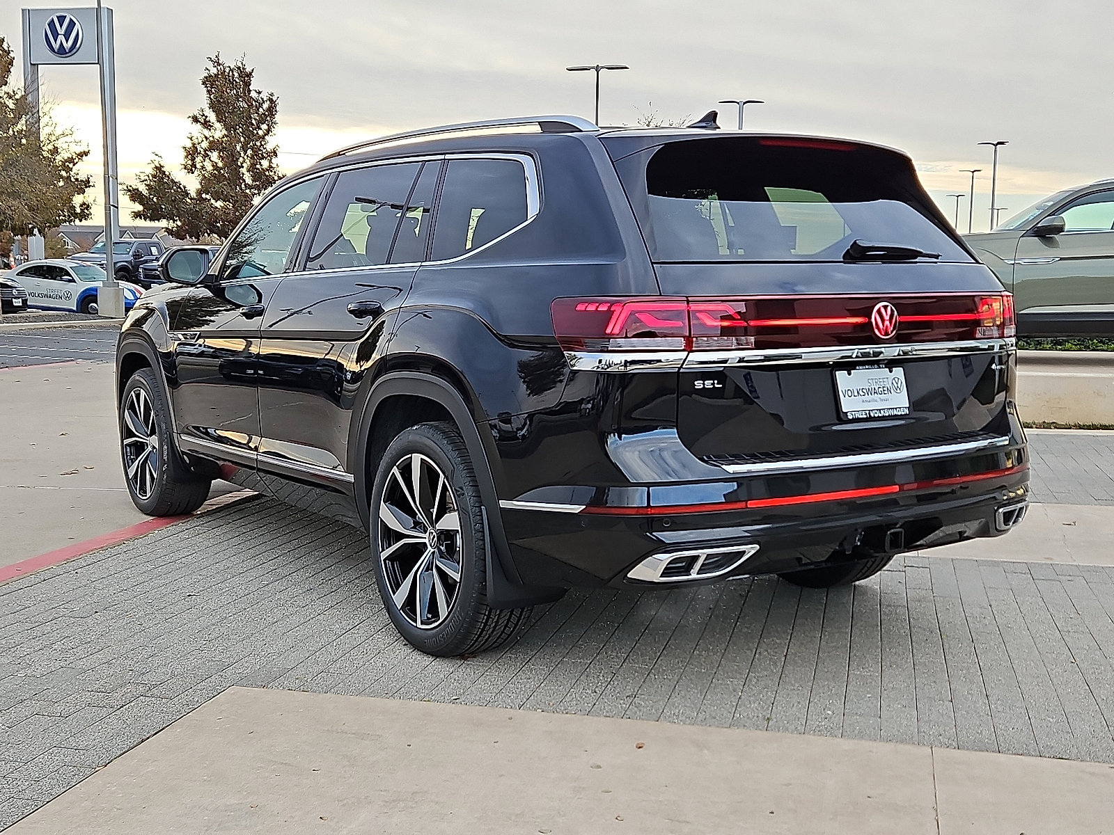 New 2026 Volkswagen Atlas SEL Premium R-Line image 2