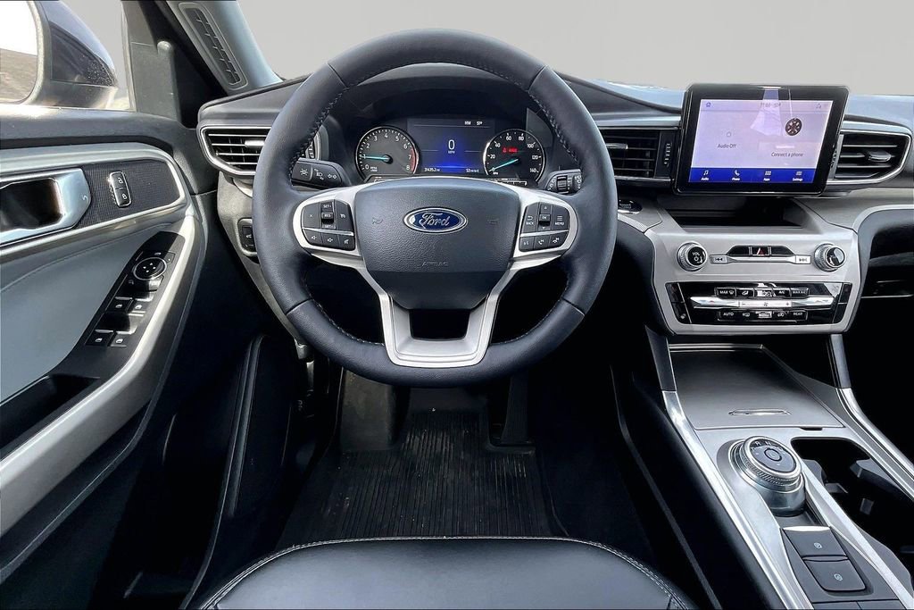 Certified 2022 Ford Explorer XLT w/ Equipment Group 202A image 5