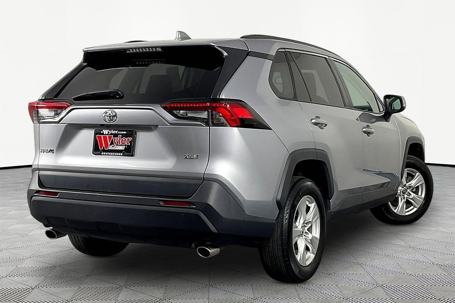 Used 2020 Toyota RAV4 XLE w/ Convenience Package FWD image 6