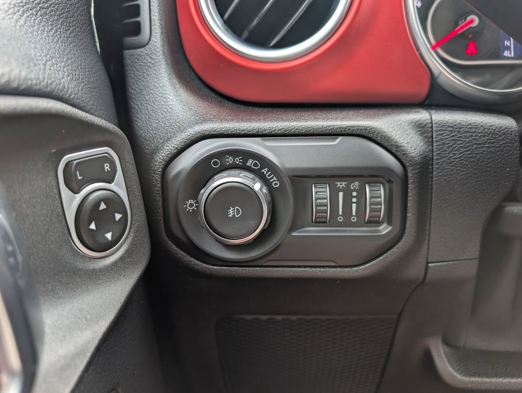 Used 2018 Jeep Wrangler Unlimited Rubicon AWD/4WD image 38