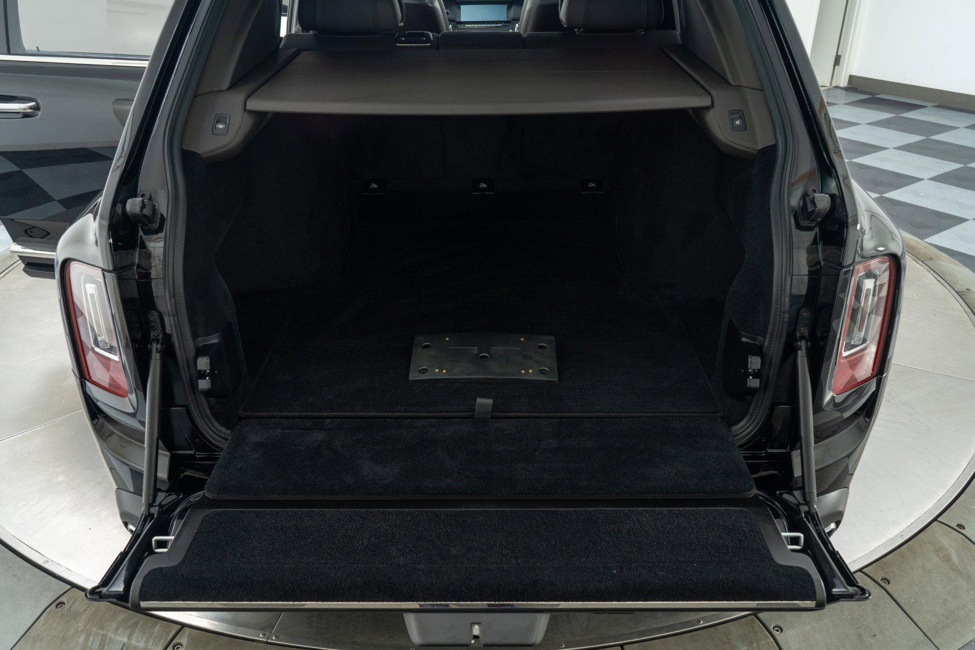 Used 2022 Rolls-Royce Cullinan image 19