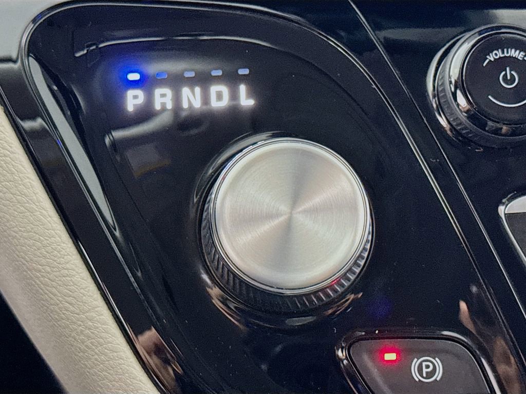 Used 2022 Chrysler Pacifica Touring-L image 16