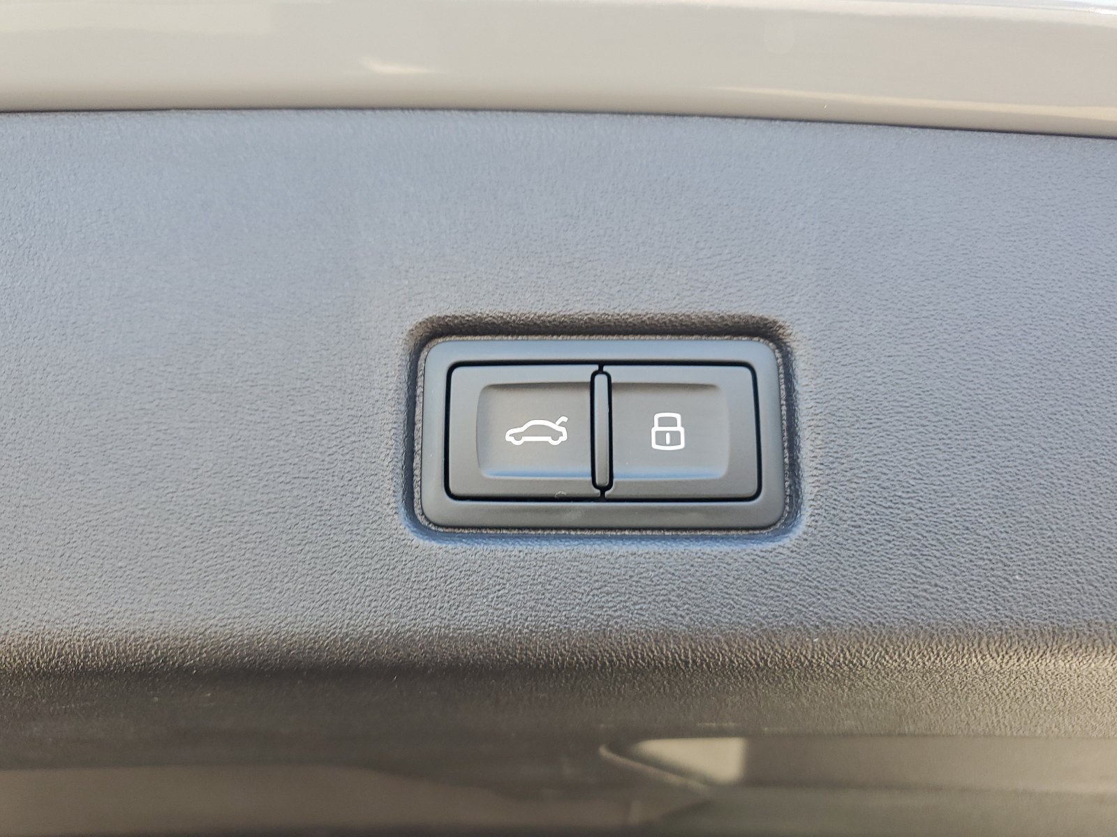 Used 2023 Audi Q4 e-tron Prestige AWD/4WD image 9
