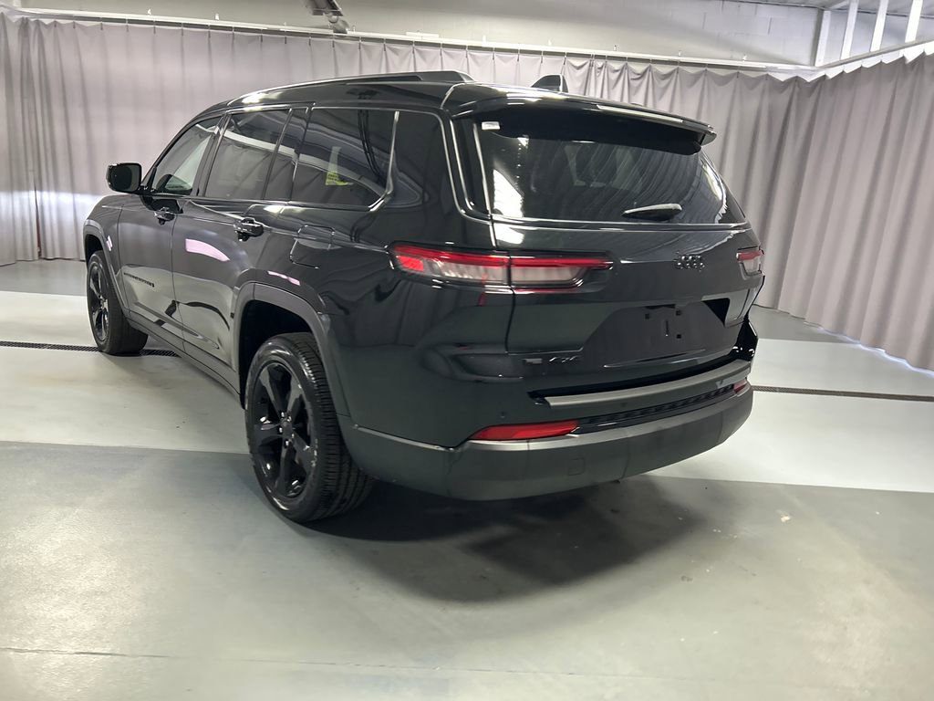 Used 2022 Jeep Grand Cherokee L Laredo image 5