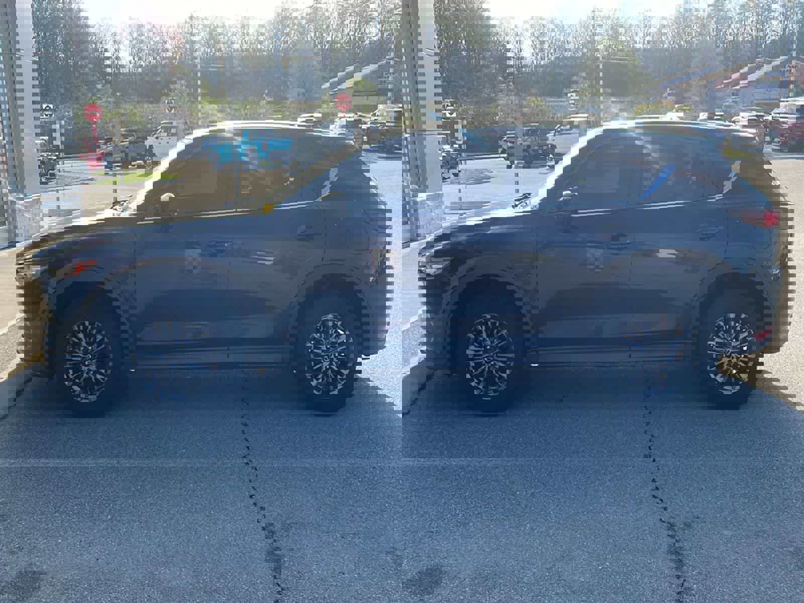 Used 2017 MAZDA CX-5 Touring w/ Preferred Equipment Package image 4