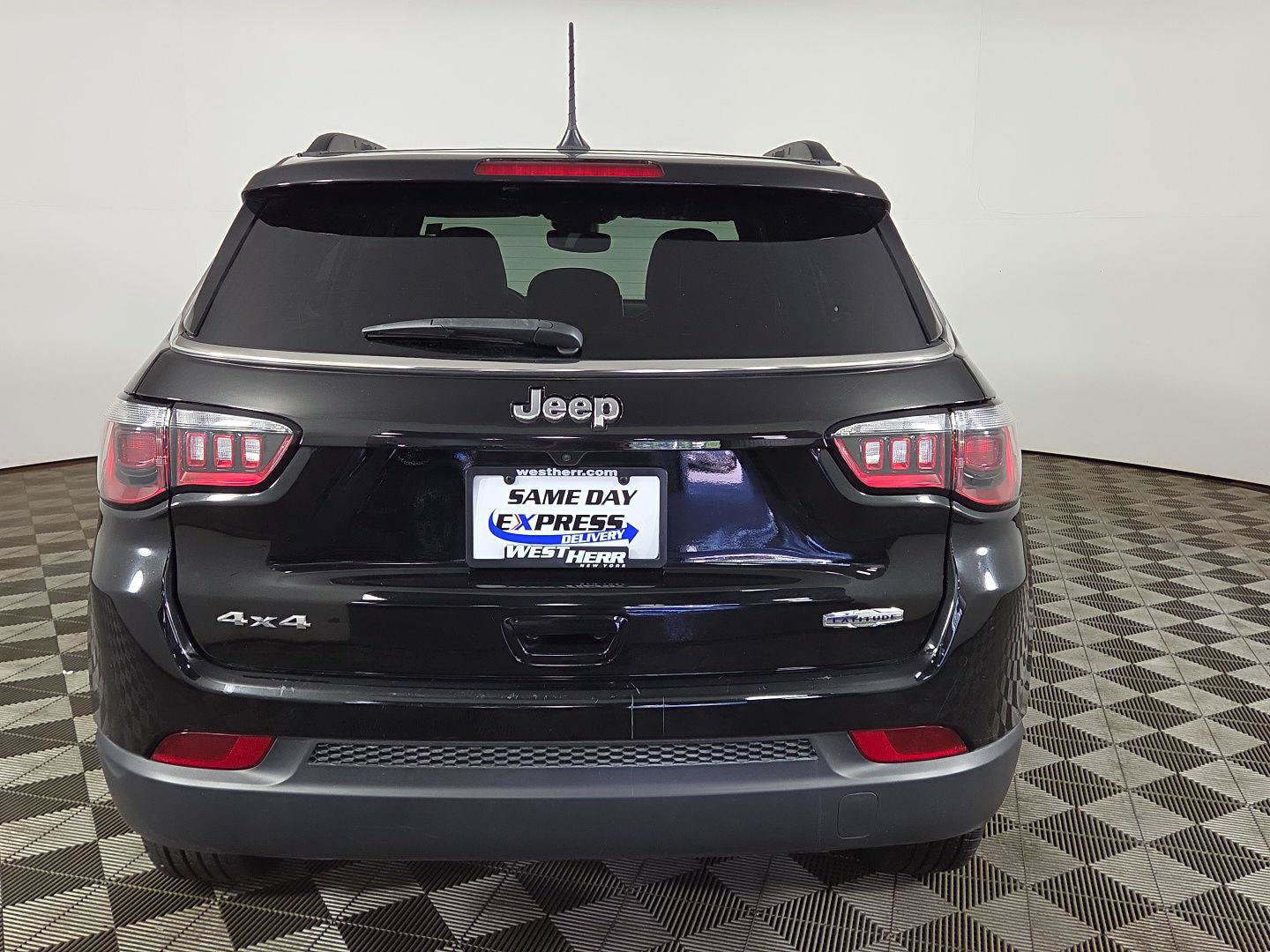 Used 2023 Jeep Compass Latitude AWD/4WD image 5