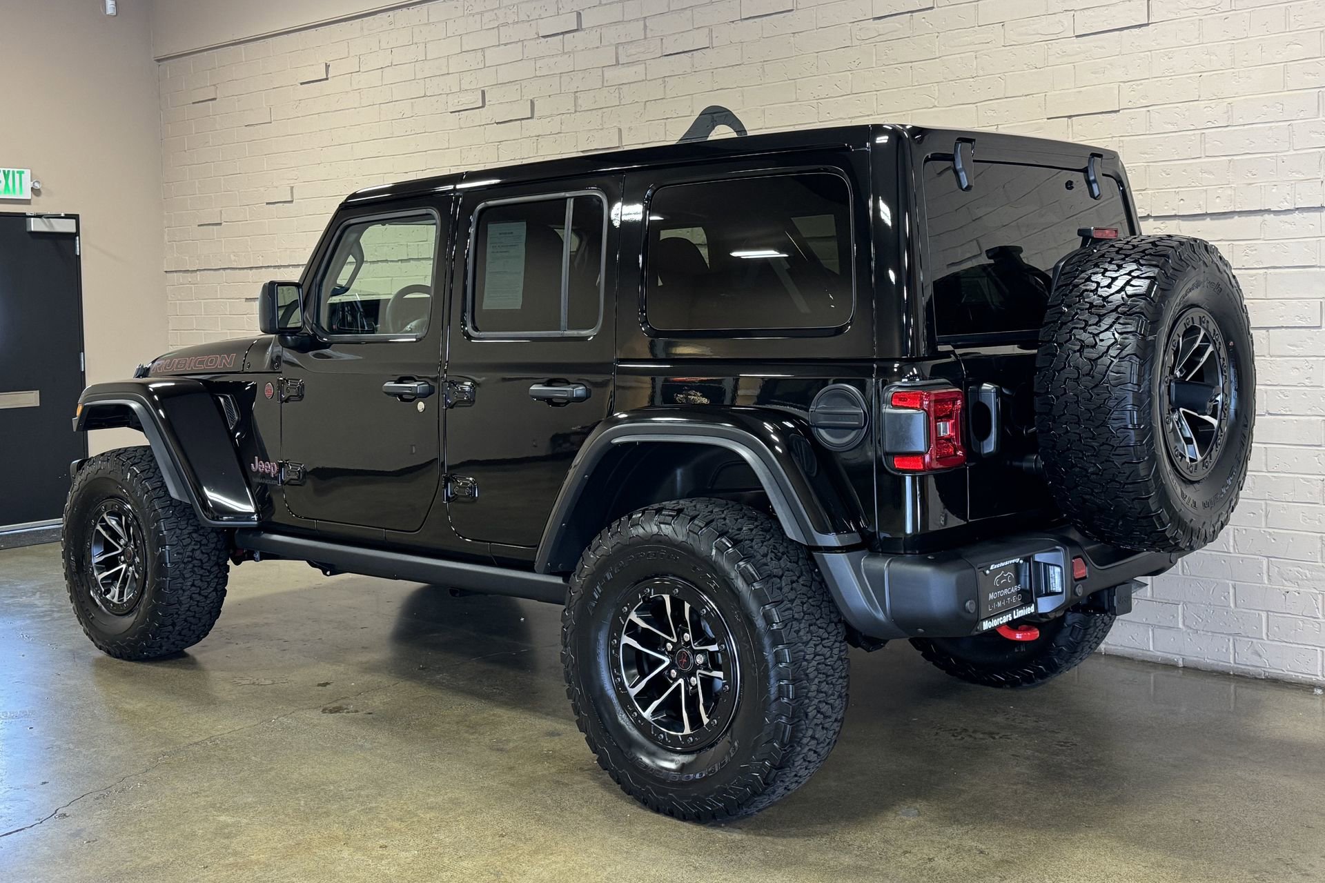 Used 2024 Jeep Wrangler Unlimited Rubicon AWD/4WD image 8