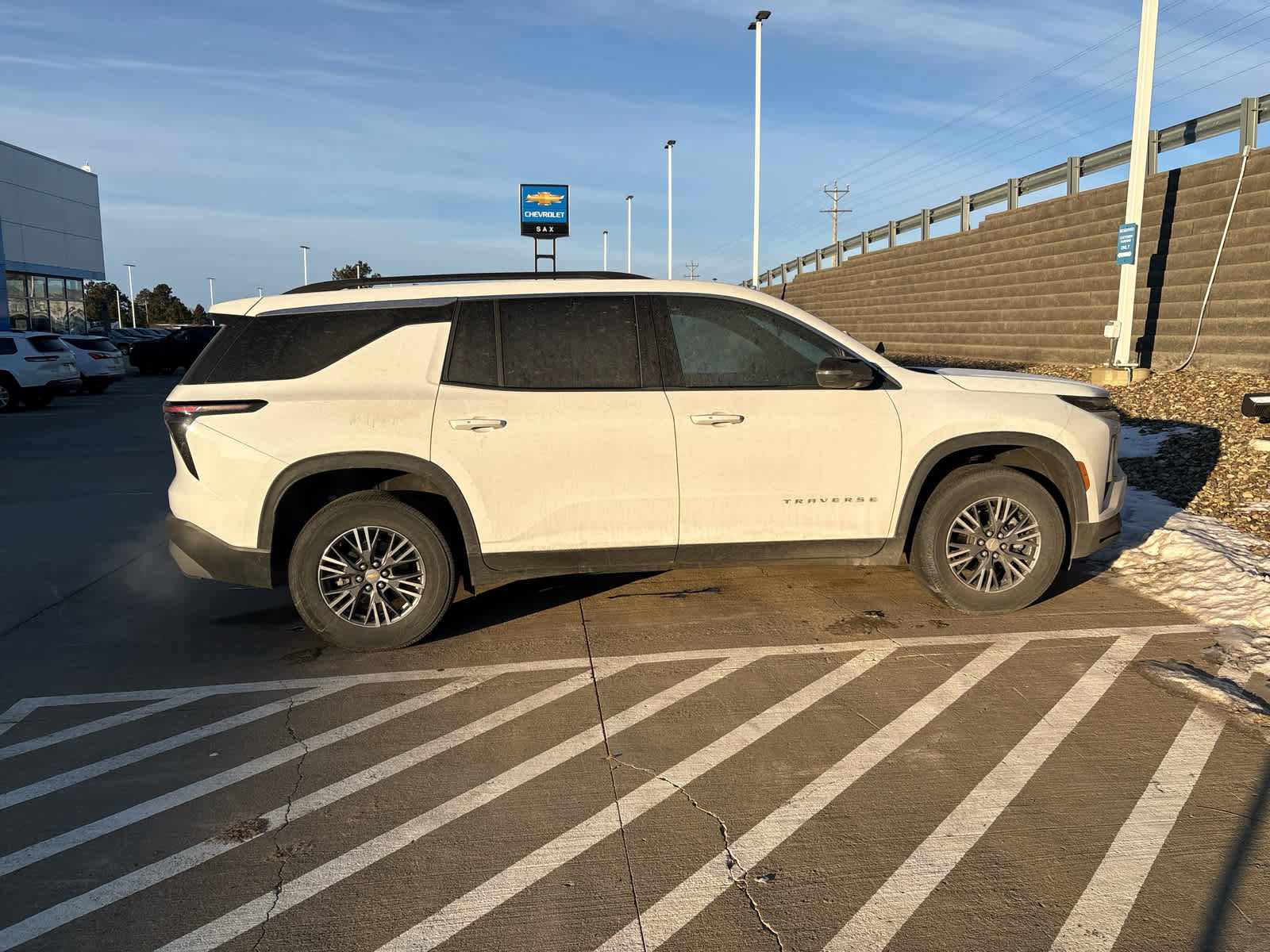Used 2025 Chevrolet Traverse LT