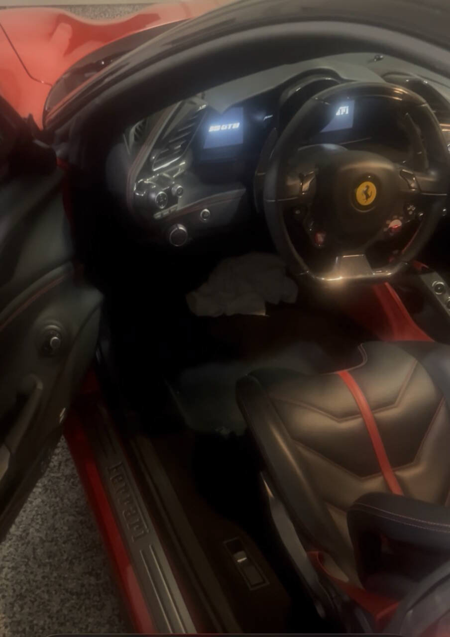 Used 2018 Ferrari 488 GTB RWD image 11