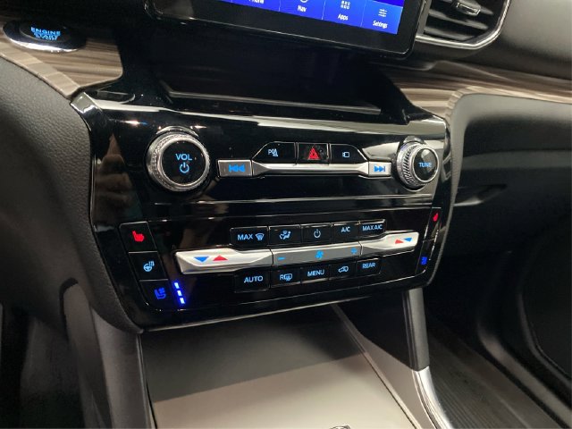 Used 2022 Ford Explorer Limited w/ Equipment Group 301A AWD/4WD image 32