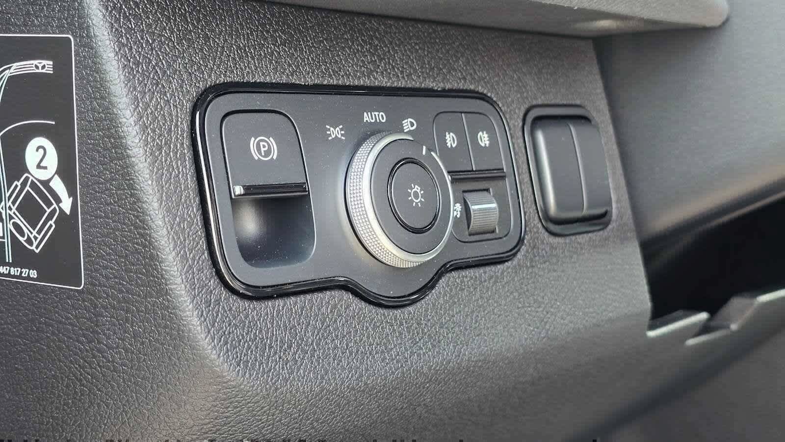 Used 2025 Mercedes-Benz Sprinter 2500 image 28