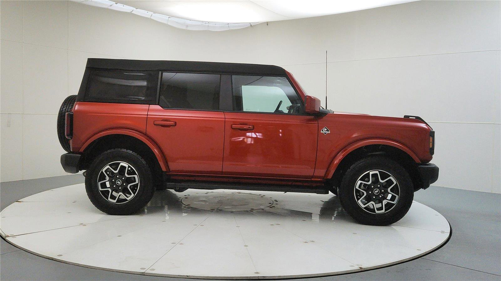 Used 2023 Ford Bronco Outer Banks image 9