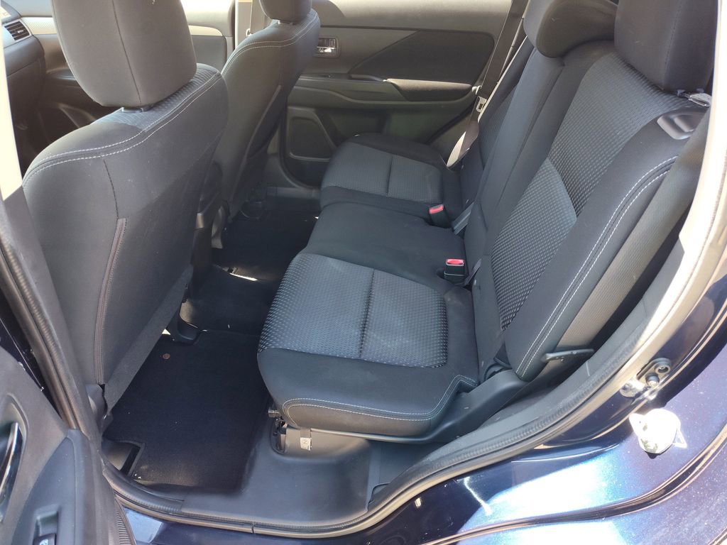 Used 2016 Mitsubishi Outlander AWD image 13