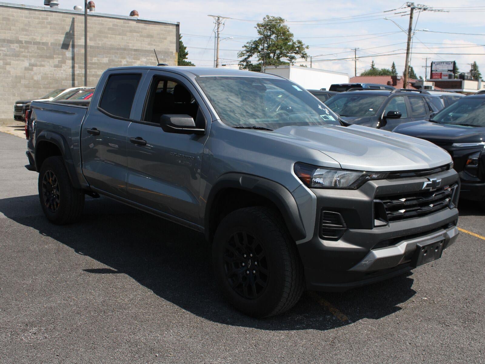 Used 2024 Chevrolet Colorado Trail Boss w/ Advanced Trailering Package AWD/4WD image 3